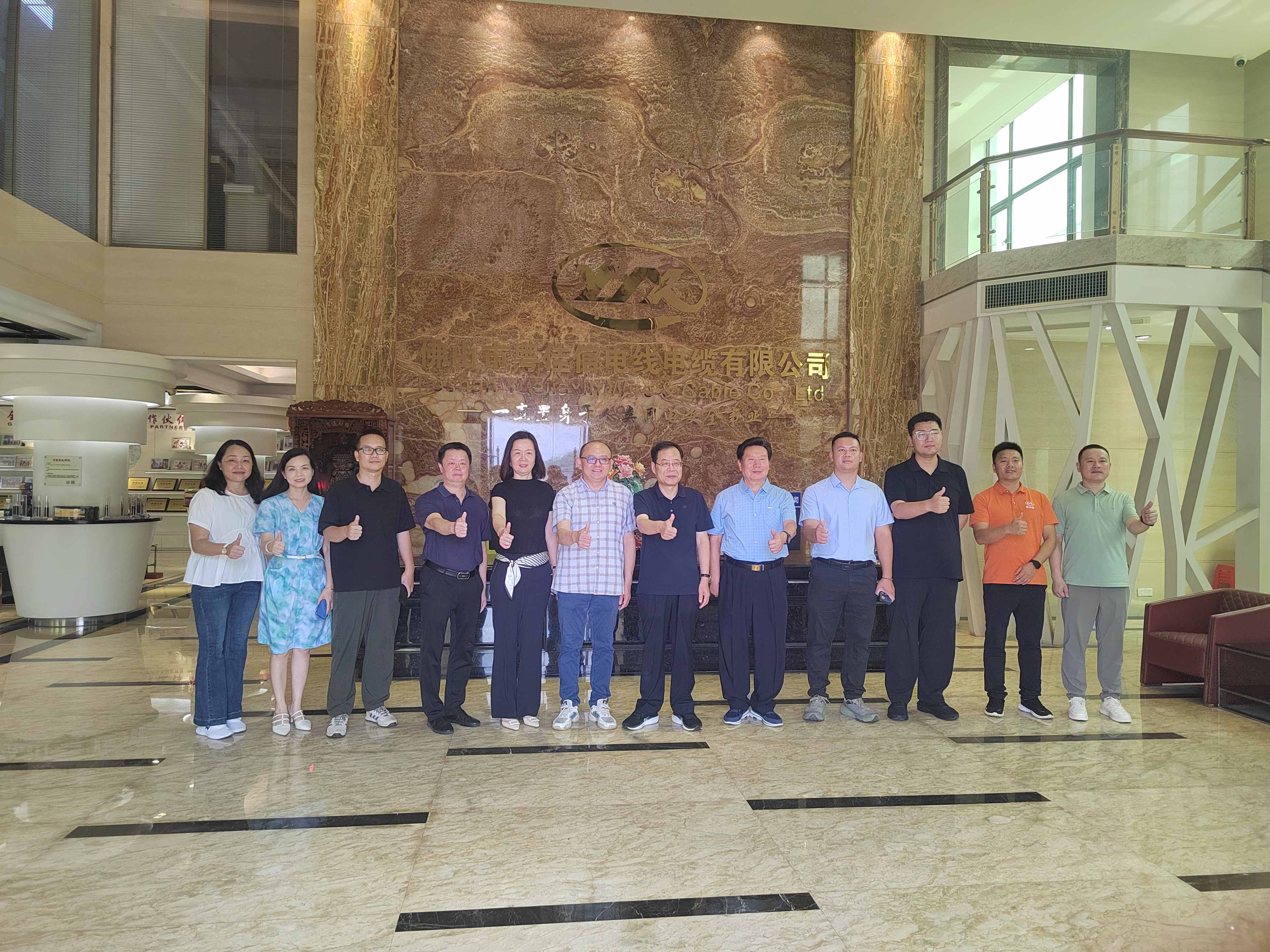 中國建筑業(yè)協(xié)會中小企業(yè)與供應(yīng)鏈分會領(lǐng)導(dǎo)專家蒞臨粵佳信電纜參觀指導(dǎo)